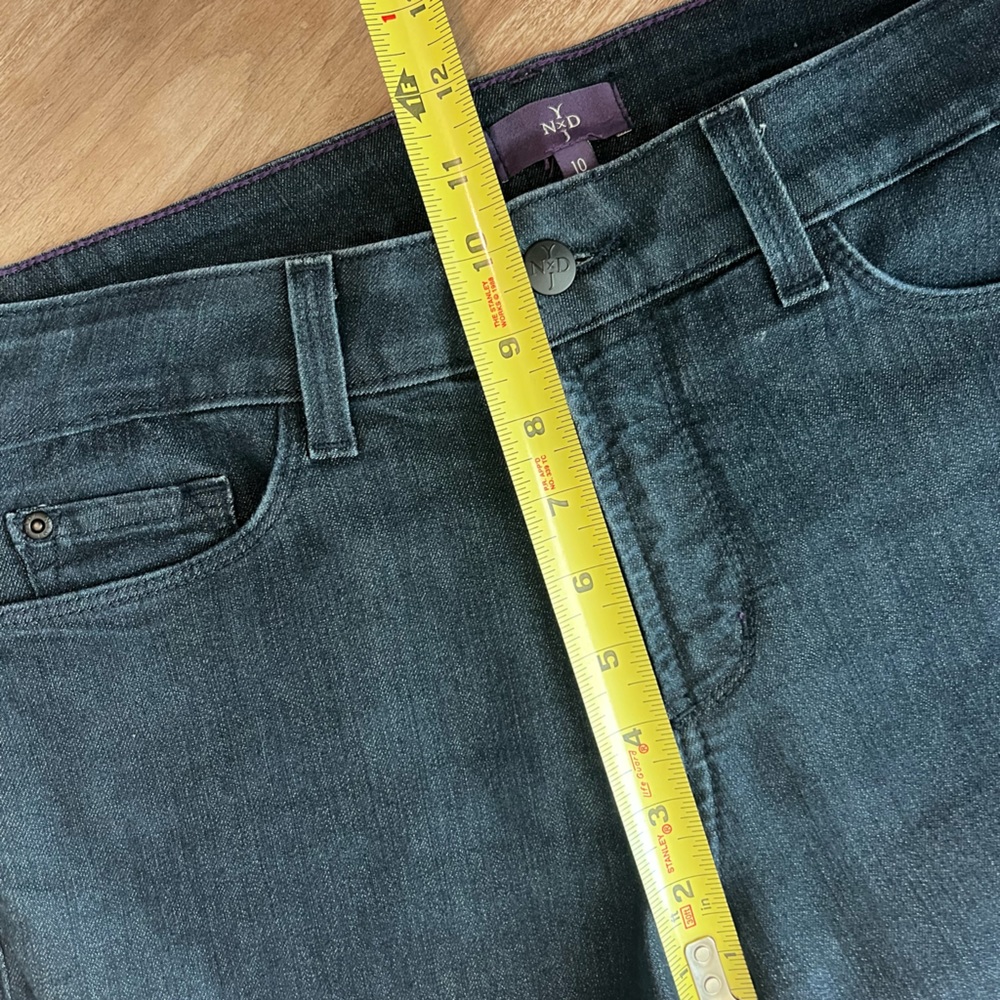 NYDJ jeans in Beautiful Preowned condition with a sparkle butt size 10 - Picture 7 of 13